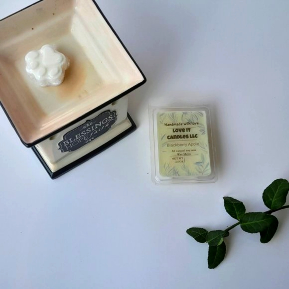Wax Melt Amber Rose and Vanilla Paw Shape 2.5oz great for gifts